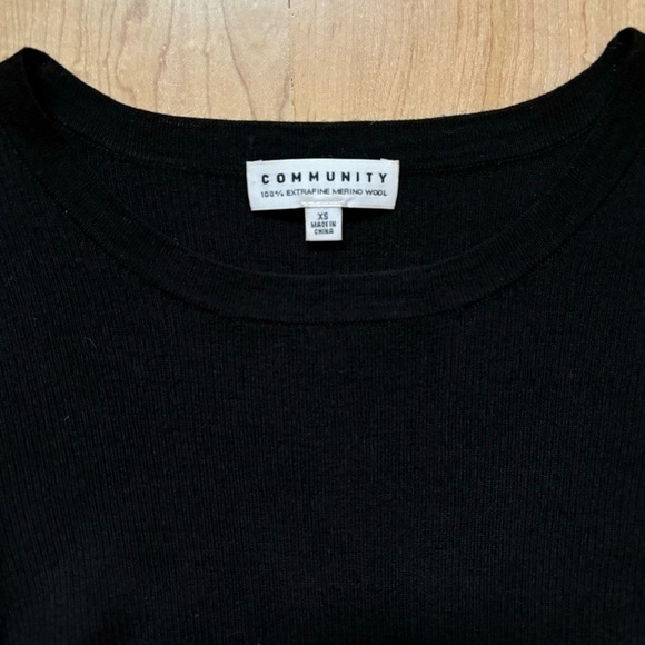 Community Aritzia 100% Extra Fine Merino Wool Solid Black Sweater - Picture 2 of 10